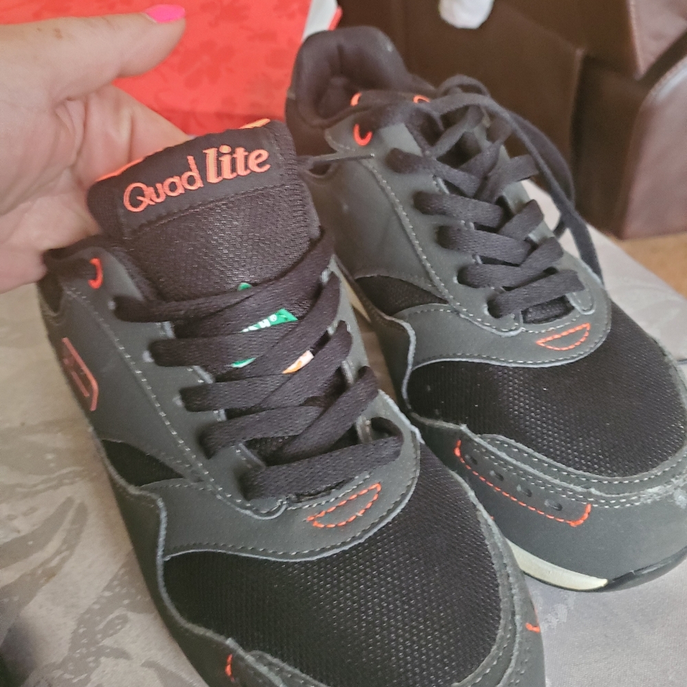 Steel toe shoes